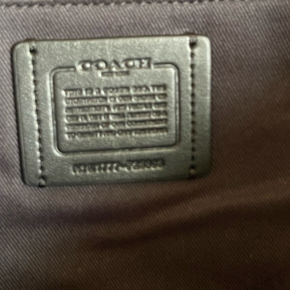 Beautiful Coach bag. this bag is on eBay for $139 I will match that price - Picture 12 of 16